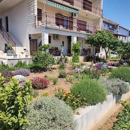 Apartments Tomas Trogir Exterior photo