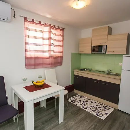 Apartments Tomas Trogir Exterior photo