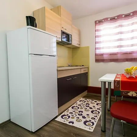 Apartments Tomas Trogir Exterior photo